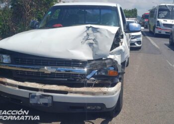 Carambola vehicular en el puente de las tostaditas deja solo daños materiales