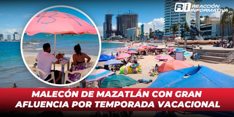 Malecón de Mazatlán con gran afluencia por temporada vacacional