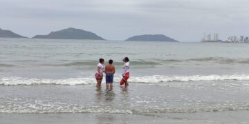 ¡Atención bañistas!, prevalecen condiciones favorables en playas de Mazatlán este viernes