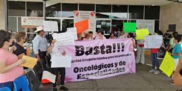 “El cáncer no espera, el cáncer te mata” expresan Pacientes oncológicos que se manifiestan en el IMSS en Mazatlán