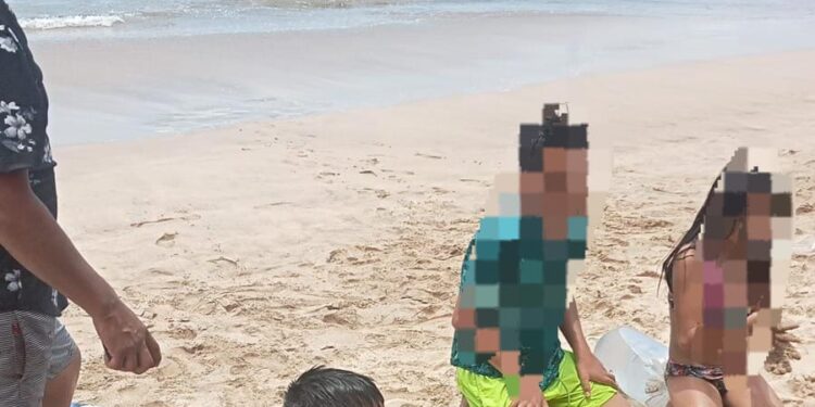 Salvavidas rescatan del mar a turistas en dos intervenciones