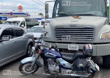 Mañana accidentada en Mazatlán; un motociclista golpeado y daños materiales el saldo