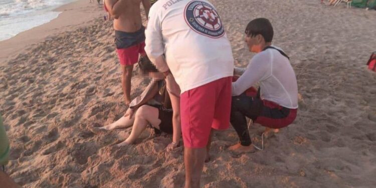 Dos turistas de Indianápolis son rescatadas en el mar de Mazatlán