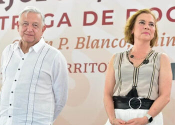 “Estoy acostumbrado a evadir el acoso”: AMLO desmiente otra vez divorcio con Beatriz Gutiérrez Müller