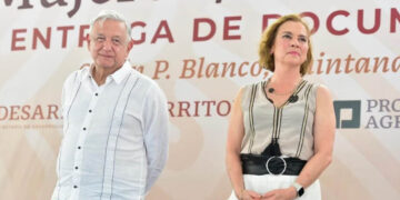 “Estoy acostumbrado a evadir el acoso”: AMLO desmiente otra vez divorcio con Beatriz Gutiérrez Müller