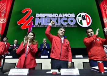 Alejandro Moreno y Carolina Viggiano solicitan licencia para reelegirse en el PRI