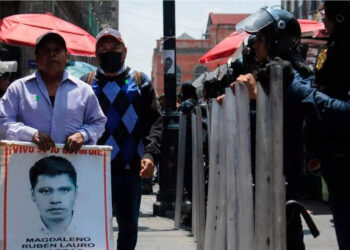 Sheinbaum se reúne con padres de los 43 normalistas desaparecidos de Ayotzinapa