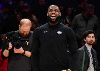 LeBron James se queda en Lakers por $104 millones, según fuentes