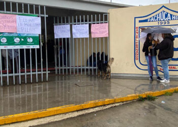 Acusan a prefecta de secundaria de provocar suicidio de estudiante por acoso