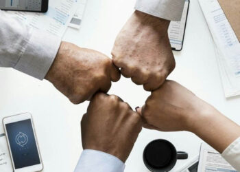 Día Internacional de la Amistad: tener amigos en el trabajo mejora la productividad