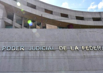 Gobierno exhibe sueldos de 300 mil pesos y aguinaldos de 500 mil pesos de ministros y jueces del Poder Judicial