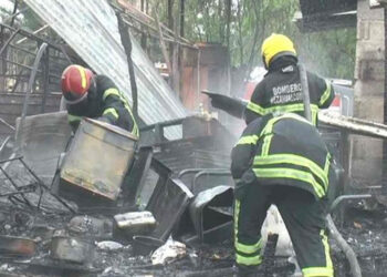 Incendio consume viviendas Neza habían alertado sobre olor combustible