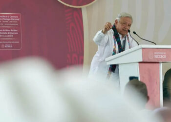 Se compromete AMLO a “hablarles con la verdad” a los padres de los 43 normalistas desaparecidos de Ayotzinapa