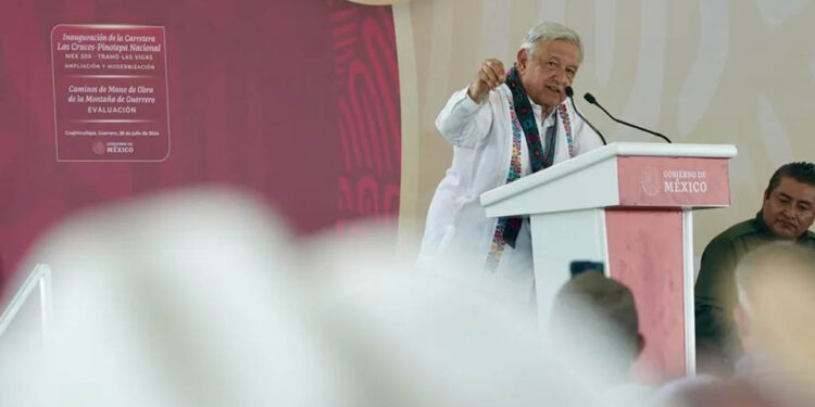 Se compromete AMLO a “hablarles con la verdad” a los padres de los 43 normalistas desaparecidos de Ayotzinapa