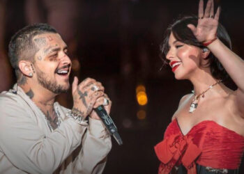 Christian Nodal y Ángela Aguilar hacen su presentación oficial como ESPOSOS, ¡sobre el escenario!