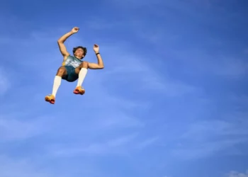 Armand Duplantis rompe su récord del mundo en pértiga