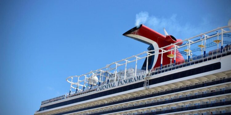 Carnival Panorama arriba a Mazatlán con más de 4 mil personas a bordo