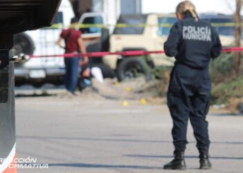 En camioneta de lujo encuentran a dos hombres ejecutados en Culiacán