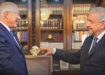 “Desafortunada” e “imprudente”, declaración de Ken Salazar sobre reforma judicial: AMLO