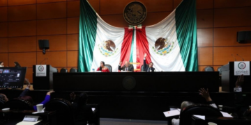 Con oposición a favor, avanzan primeras 4 reformas de AMLO