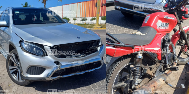 Motociclistas son derribados en glorieta de Galerías