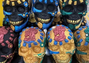 Incautan máscaras prehispánicas con droga crystal en Aeropuerto de Querétaro; serían enviadas a Australia
