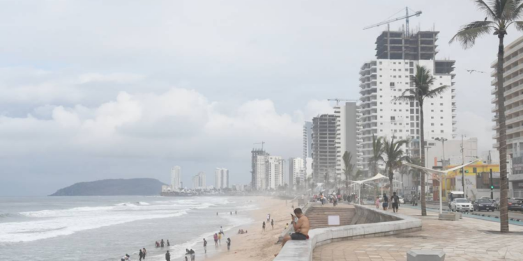 Se prevé un día nuboso y caluroso en Mazatlán