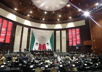 AMLO asegura que la oposición hace el “ridículo” por insistir en la sobrerrepresentación de la 4T en el Congreso