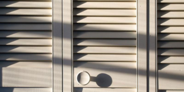 Mujer abre el ropero de su casa y se encuentra un muerto