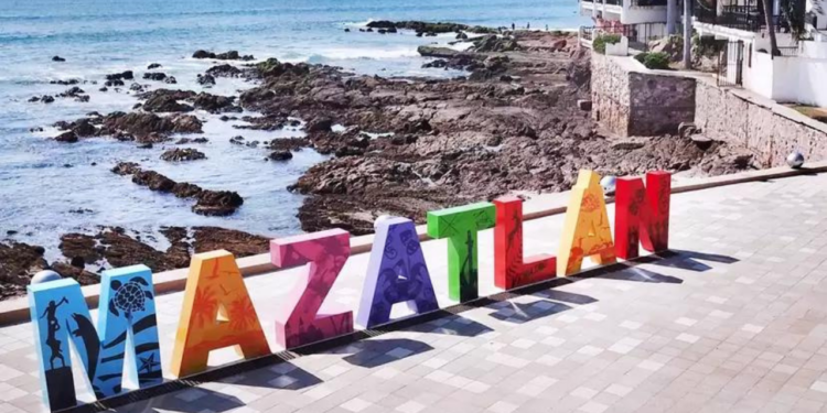 Intenso calor y cielos parcialmente nublados se estarán presentando a lo largo del día en Mazatlán