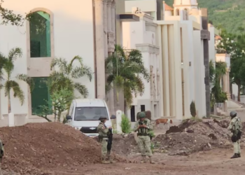 Hallan restos humanos en fosa clandestina cerca del panteón Jardines del Humaya en Culiacán