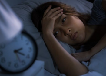¿Te despiertas en medio de la noche? Estos 7 consejos te ayudarán a tener un sueño reparador