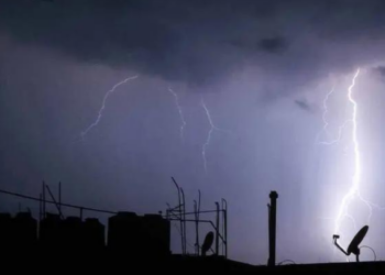 Rayo impacta a dos hombres en Michoacán; uno fallece y otro es reportado grave