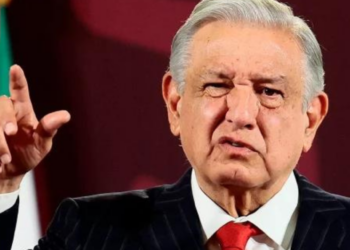 AMLO critica presiones a las autoridades electorales por tema de sobrerrepresentación de Morena