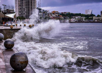 Llovizna con cielo parcialmente nuboso se estará presentando a lo largo del día en Mazatlán