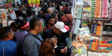 Comerciantes y familias vencen la inflación en el regreso a clases