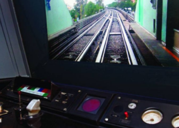 Chofer del metro invita a joven a viajar en cabina de control y abusa de ella