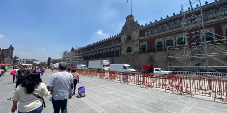 Inicia blindaje del Zócalo capitalino previo al sexto informe de gobierno de AMLO