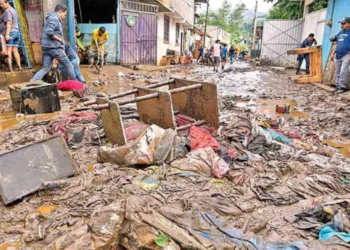 Lodo ahoga cerca de 450 casas en Tejupilco; hay, al menos, 1,500 damnificados