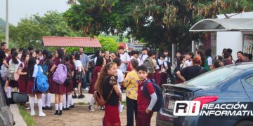 ¡Se acabaron las vacaciones! Miles de estudiantes de nivel básico regresan a clases en Sinaloa