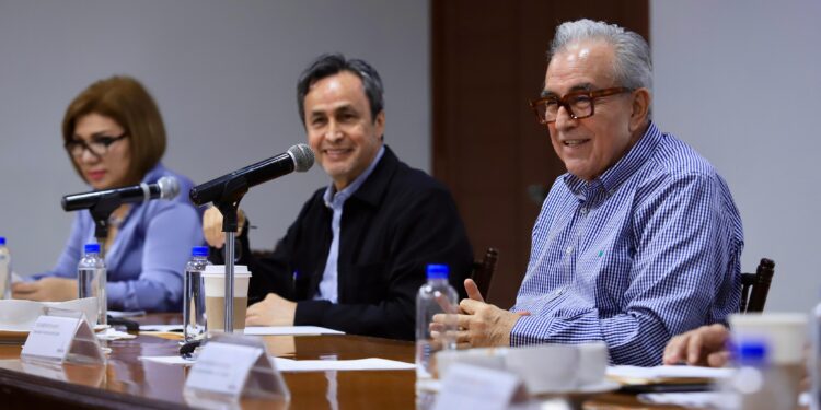 Rocha sostiene reunión con su gabinete previo a su Tercer Informe de Gobierno