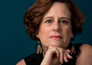 Denise Dresser demanda a AMLO por difamaciones en las mañaneras; tribunal otorga amparo