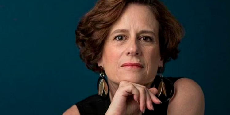 Denise Dresser demanda a AMLO por difamaciones en las mañaneras; tribunal otorga amparo