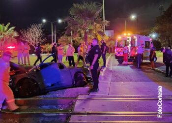 Tren arrolla camioneta en Valle Alto, Culiacan