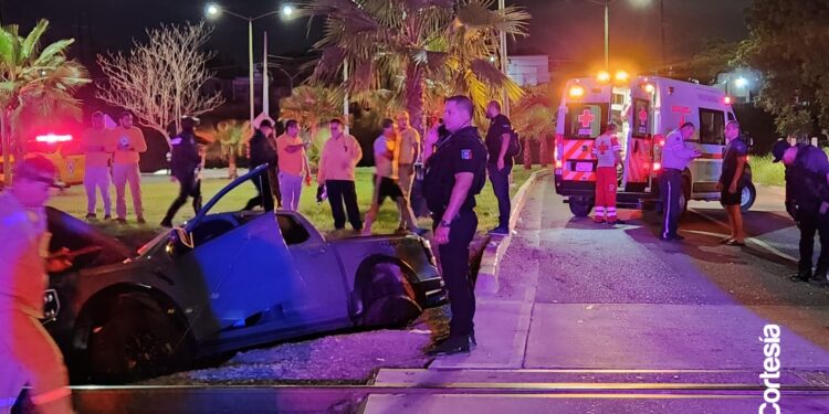 Tren arrolla camioneta en Valle Alto, Culiacan