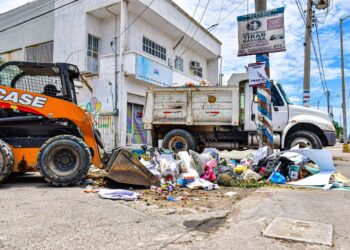 Gobierno ineficiente; no aplica multas a quien saca la basura a deshoras