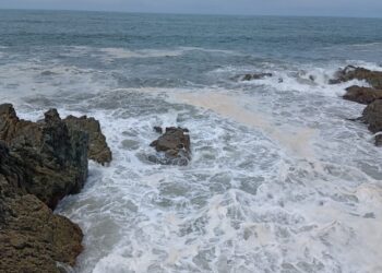 Secretaría de Seguridad Pública de Mazatlán emite alerta por aumento en oleaje