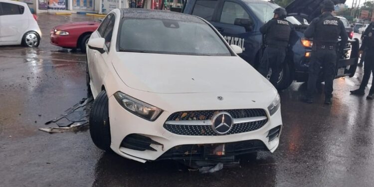 Vehículo con reporte de robo es recuperado por Policías Estatales en Culiacán