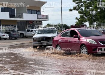 ¿Y el Gobierno?; lluvias “destrozan” vía alterna por construcción de puente de la Colosio, el agua llega a la glorieta de la Santa Rosa