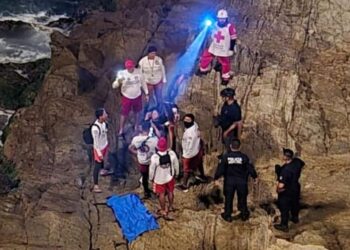 “Nadie tiene permitido estar en la zona de rocas”: Alcalde tras caída de turista en Olas Altas